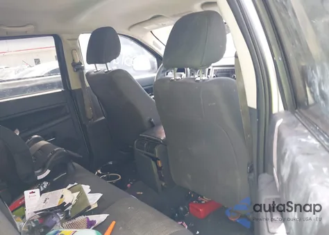 2010 Jeep Grand Cherokee Laredo z USA, uszkodzony, nr VIN 1J4PS4GK5AC117848